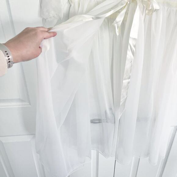 Eyeful by the Flaums Vintage White Peignoir Sheer Robe with Bow Detail - Picture 6 of 8